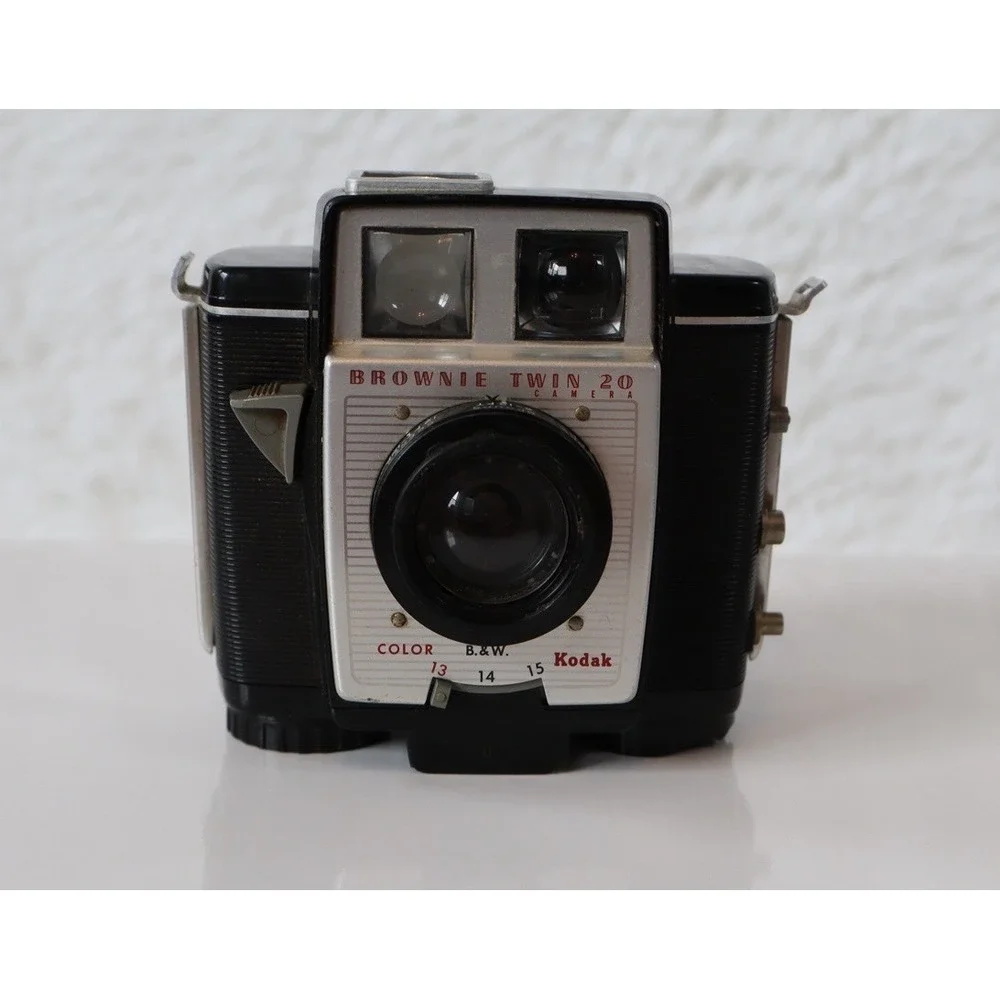 Vintage Kodak Brownie Twin 20 Camera 620 Roll Film Dakon Lens Black Silver